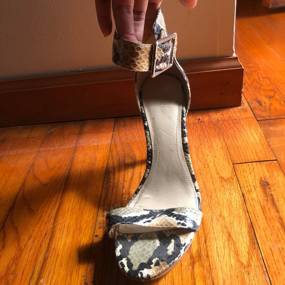 CALVIN KLEIN Vivian Snakeskin Stillettos SZ 8 - Picture 5 of 7